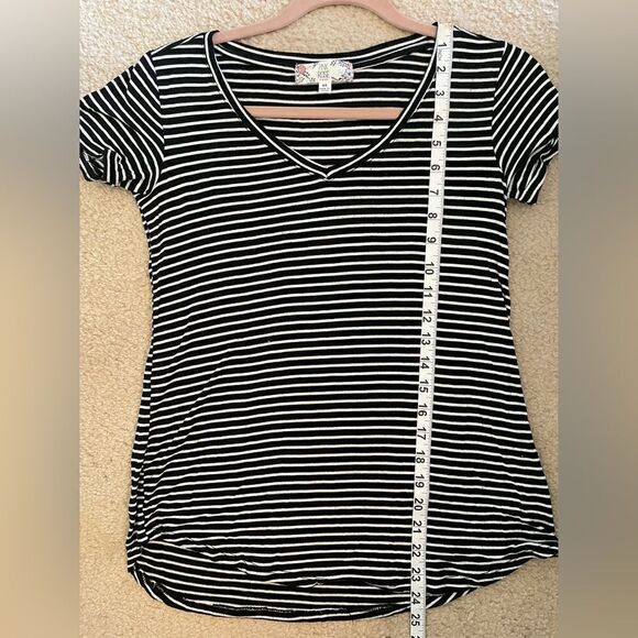 Pink Rose Women’s Short sleeve top Size XS - Picture 4 of 5